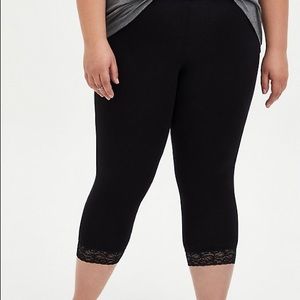 CAPRI PREMIUM LEGGING - LACE HEM BLACK